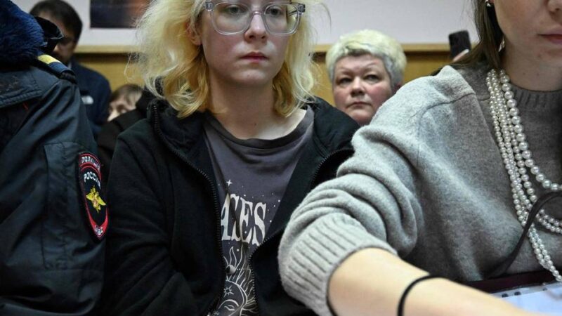 Song gegen Putin: Russische Justiz verfolgt Straßensängerin