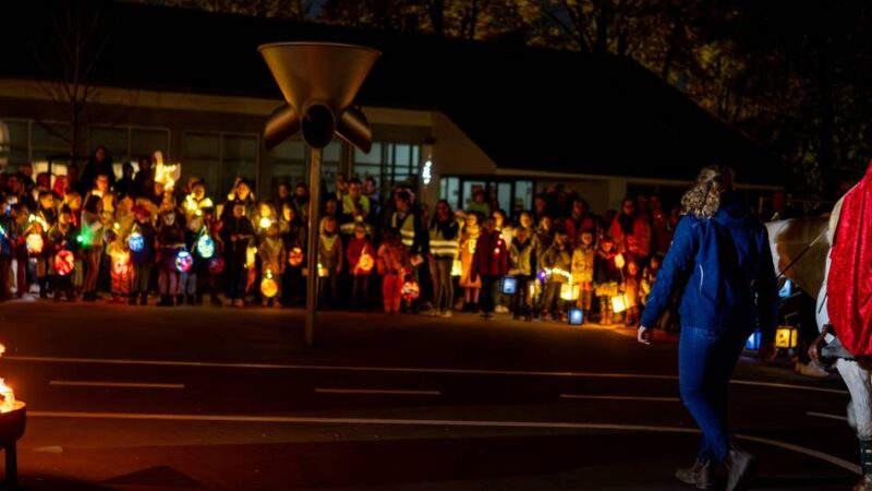 An Schulen,  in Kitas und auf Heiligenhauser Bühnen: Wie St. Martin das große Herbstprogramm eröffnet