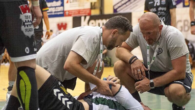 Auch nachts erreichbar: Robin Eichholz ist beim TV Aldekerk der Mann mit den heilenden Händen