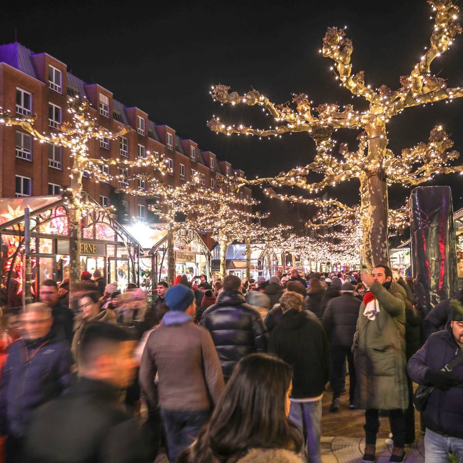 Viele Besucher in der Innenstadt: Internationales Flair in Düsseldorf – so voll war es auf dem Weihnachtsmarkt
