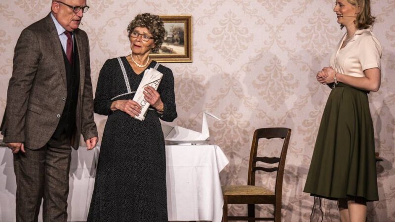 Klamödchen bringt Kästner-Stück auf die Kirchenbühne : Kleider machen Leute