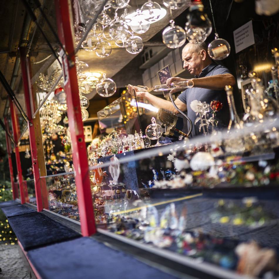 Sieben Themenmärkte in der Stadt: Düsseldorfer Weihnachtsmarkt eröffnet – „Neuheiten machen die Stadt noch attraktiver“