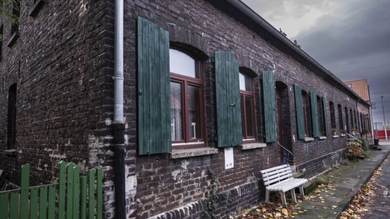 Zwangsversteigerung am Amtsgericht: Mit tragischer Geschichte – ein Haus in Düsseldorf für unter 300.000 Euro