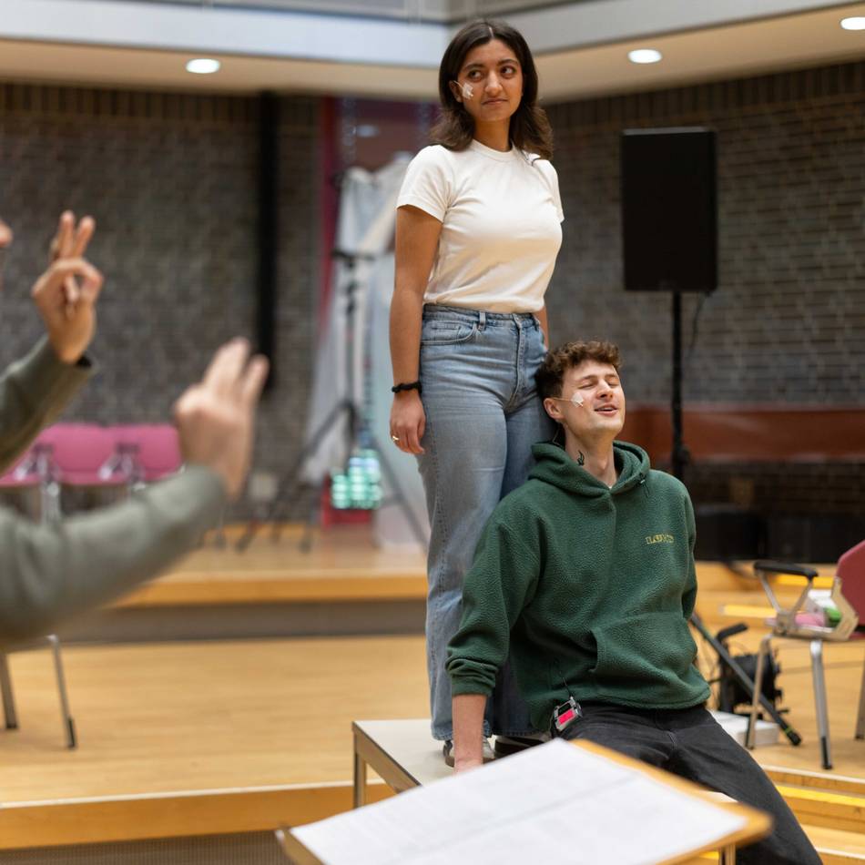 Opernprojekt „Alla breve“ im FFT: Drei Opern gehen ins Wasser