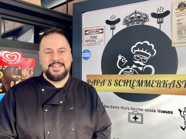Kult-Pommesbude in Duisburg: In „Papa’s Schlemmerkasten“ schmeckt die Currywurst nach Weihnachten