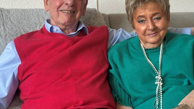 Glückliches Paar in Meerbusch: 60 Jahre durch Dick und Dünn