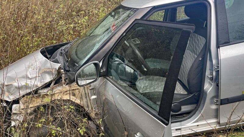 Glück im Unglück in Velbert: Pkw von Zug erfasst: Fahrerin bleibt unverletzt