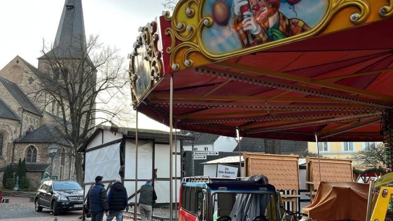 Adventszeit in Hilden: Das Winterdorf auf dem Alten Markt nimmt Formen an