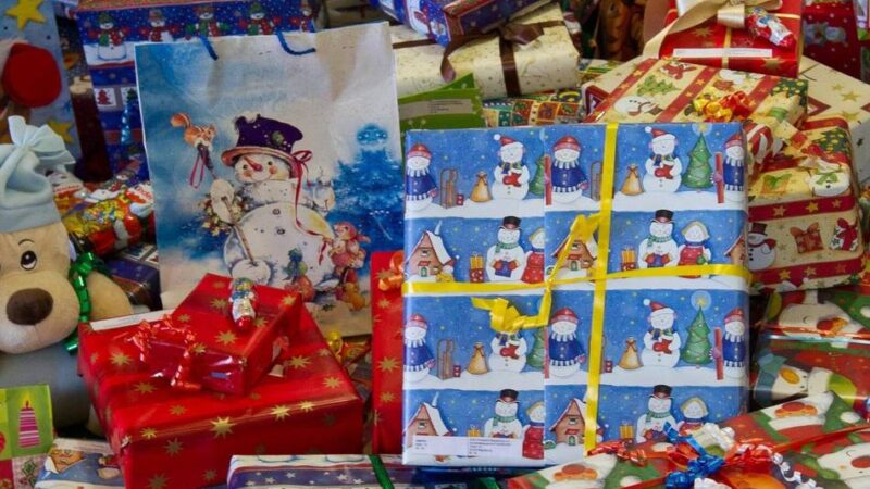 Traditionelle Sammelaktion in Hilden: „Weihnachten im Schuhkarton“ soll Kindern Freude schenken