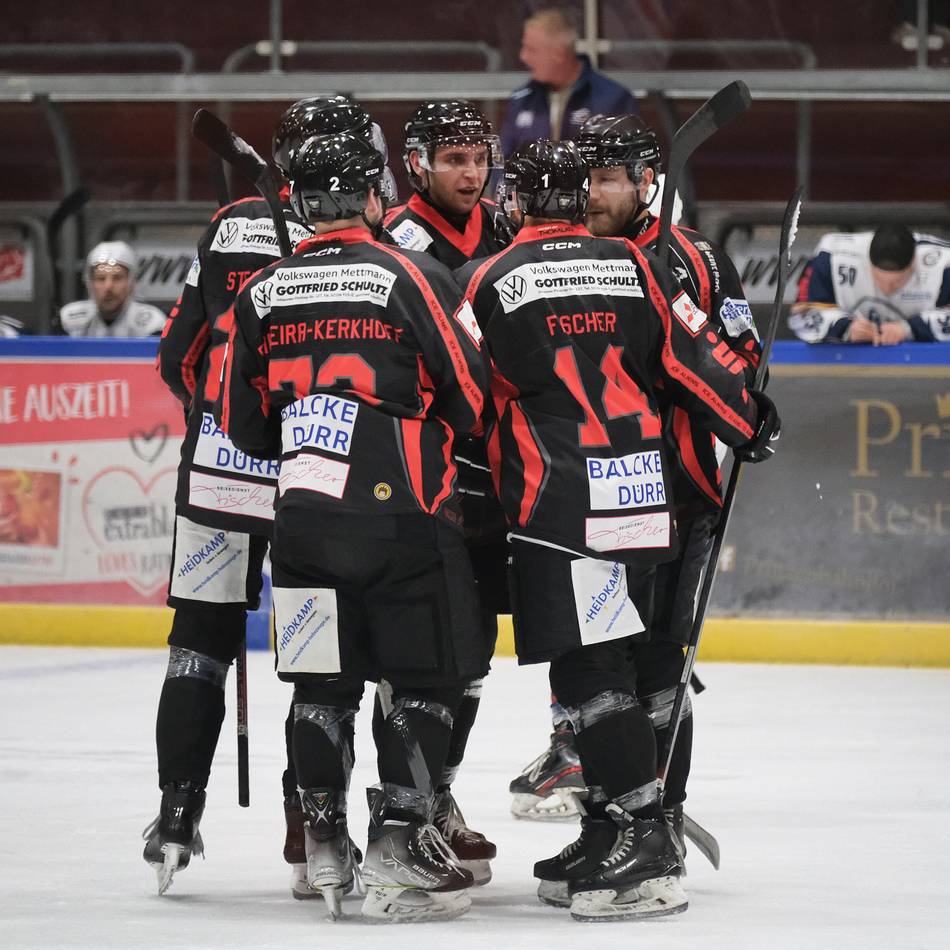 Sieg bei der Grefrather EG: Ratinger Ice Aliens drehen das Spiel bei Terhos Debüt