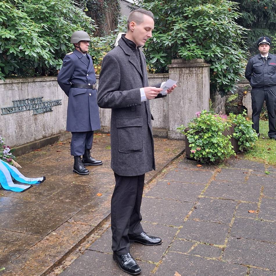 Mettmanner Gymnasiasten beschäftigten sich mit Kriegspropaganda: Schüleraktion zum Gedenken am Volkstrauertag