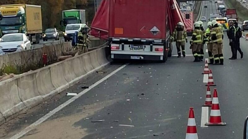 Auf der A3 und auf der A46: Verkehrschaos nach Unfall von Gefahrguttransporter
