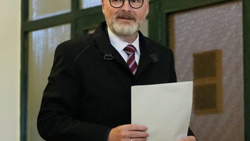 Machtwechsel in Prag: Regierung in Tschechien tritt nach Wahlniederlage zurück
