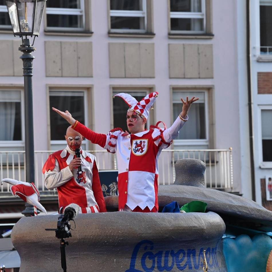 11.11. in Düsseldorf: Helau! So bunt und fröhlich feierte Düsseldorf den Karnevalsauftakt
