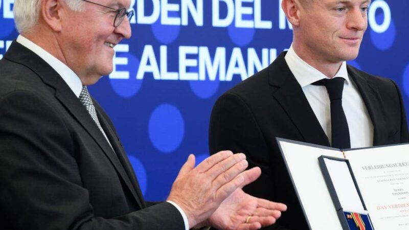 Ex-Nationalspieler: Toni Kroos mit Bundesverdienstkreuz geehrt