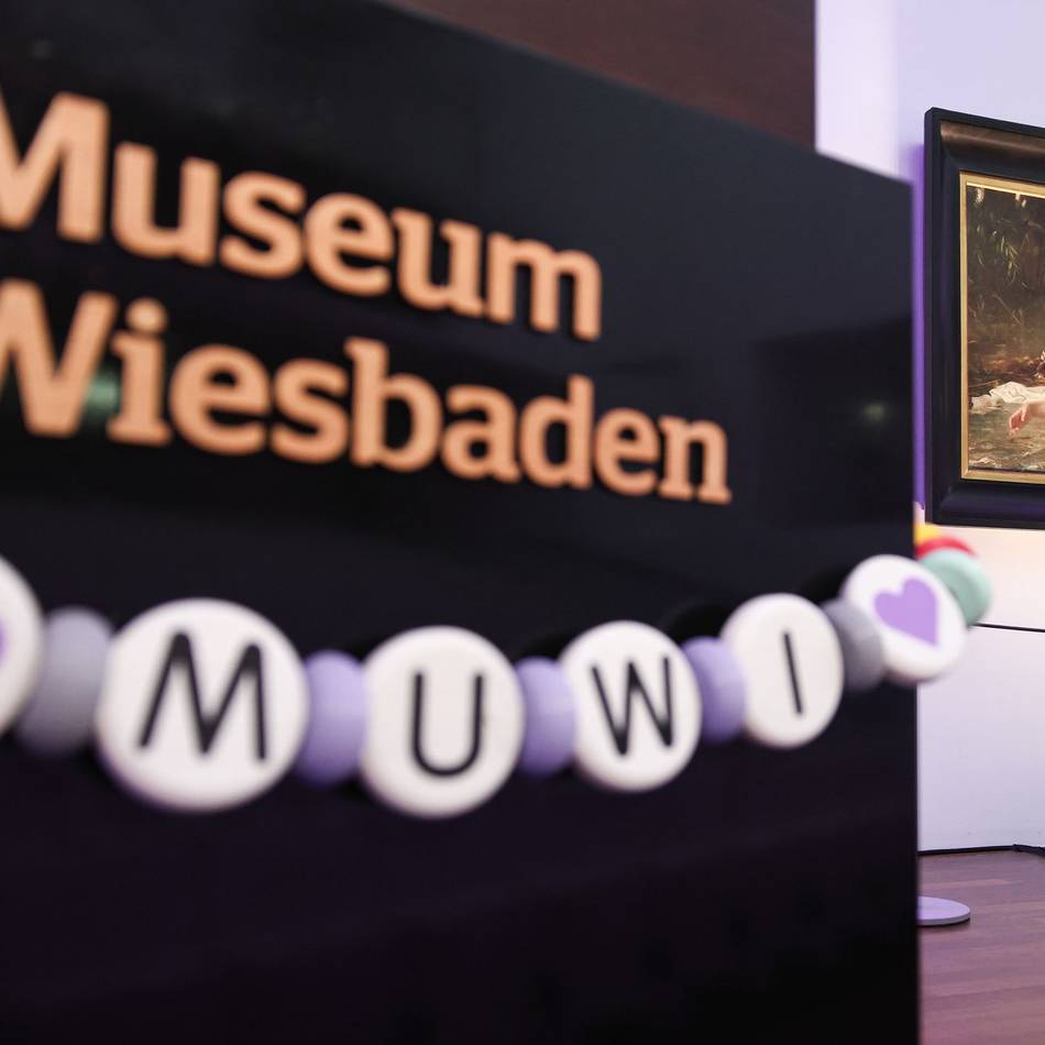 Popkultur: „Ein Geschenk“: Ansturm von Swift-Fans in Wiesbadener Museum