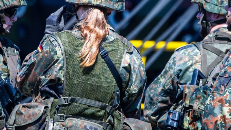 Wehrdienstgesetz ab 2026: So läuft der Einstieg für junge Frauen bei der Bundeswehr ab