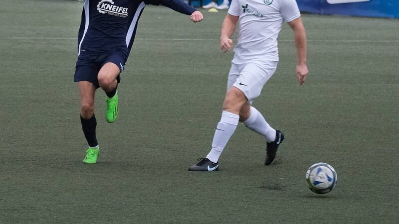 Punkte in den Heimspielen: Spätes Remis für Hösel, klarer Sieg für die U23