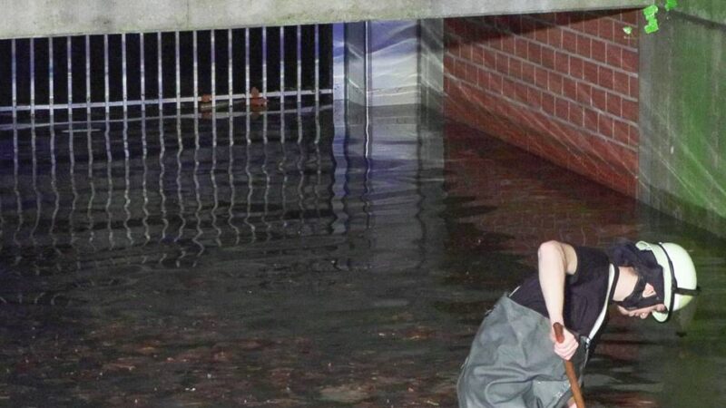 Rohrbrüche in Düsseldorf: Straßen und Garagen unter Wasser – „In diesem Ausmaß ist das selten“