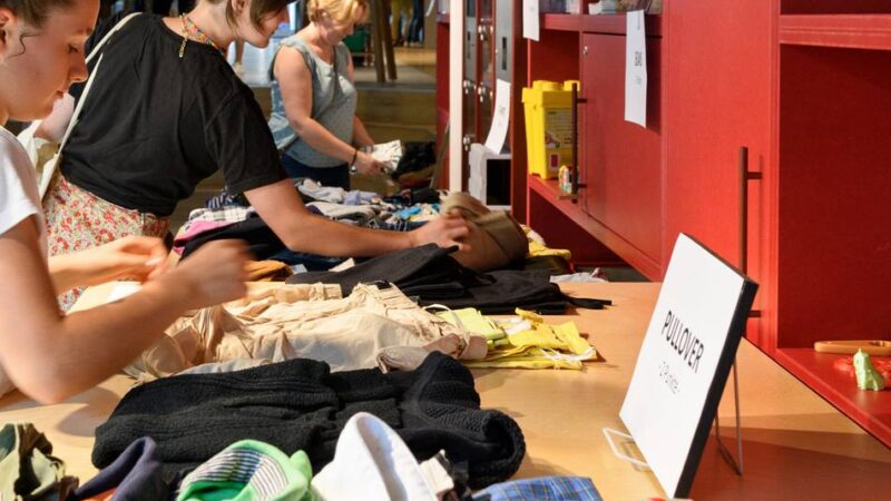 Stadtbibliothek in Langenfeld: Tauschen statt wegwerfen – Kleidertauschbörse am 22. November