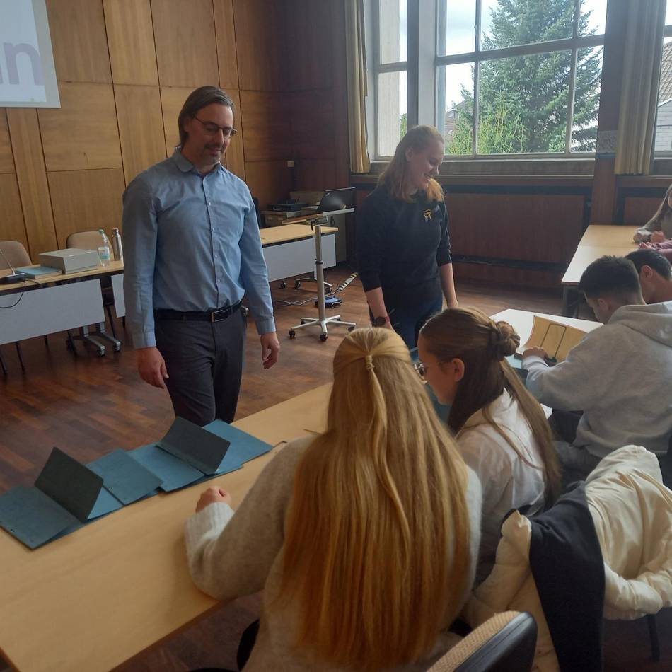Stadtarchiv Mettmann zeigt Methoden zur Erforschung der Geschichte: Wenn Ahnenforschung Schule macht
