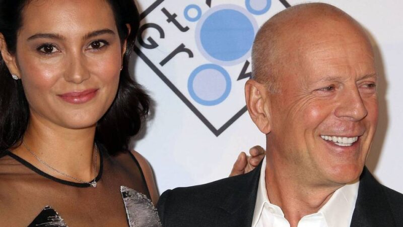 Demenz und Pflege: Ehefrau von Bruce Willis schreibt Pflege-Ratgeber zu Demenz