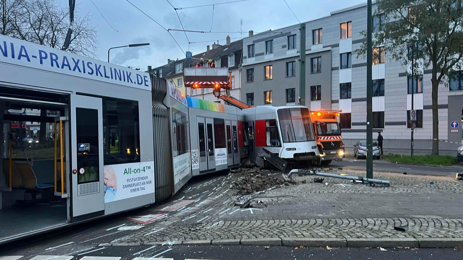 Straßenbahn entgleist: Mehrere Verletzte in Düsseldorf
