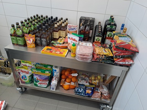 POL-EL: Nordhorn – Zwei Männer nach Diebstahl von Spirituosen und Lebensmitteln festgenommen (Foto)