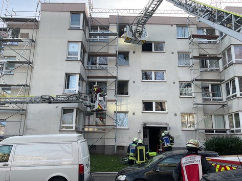 FW-DO: Feuer in Dortmund Westerfilde / Kellerbrand in einem Mehrfamilienhaus.