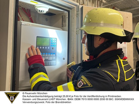 FW-M: Brandmeldeanlage alarmiert sich selbst (Maxvorstadt)