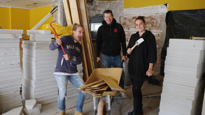 Baustellen-Besuch auf Mallorca: Deutsche Partyqueen Krümel zeigt erstmals ihren neuen Nachtclub