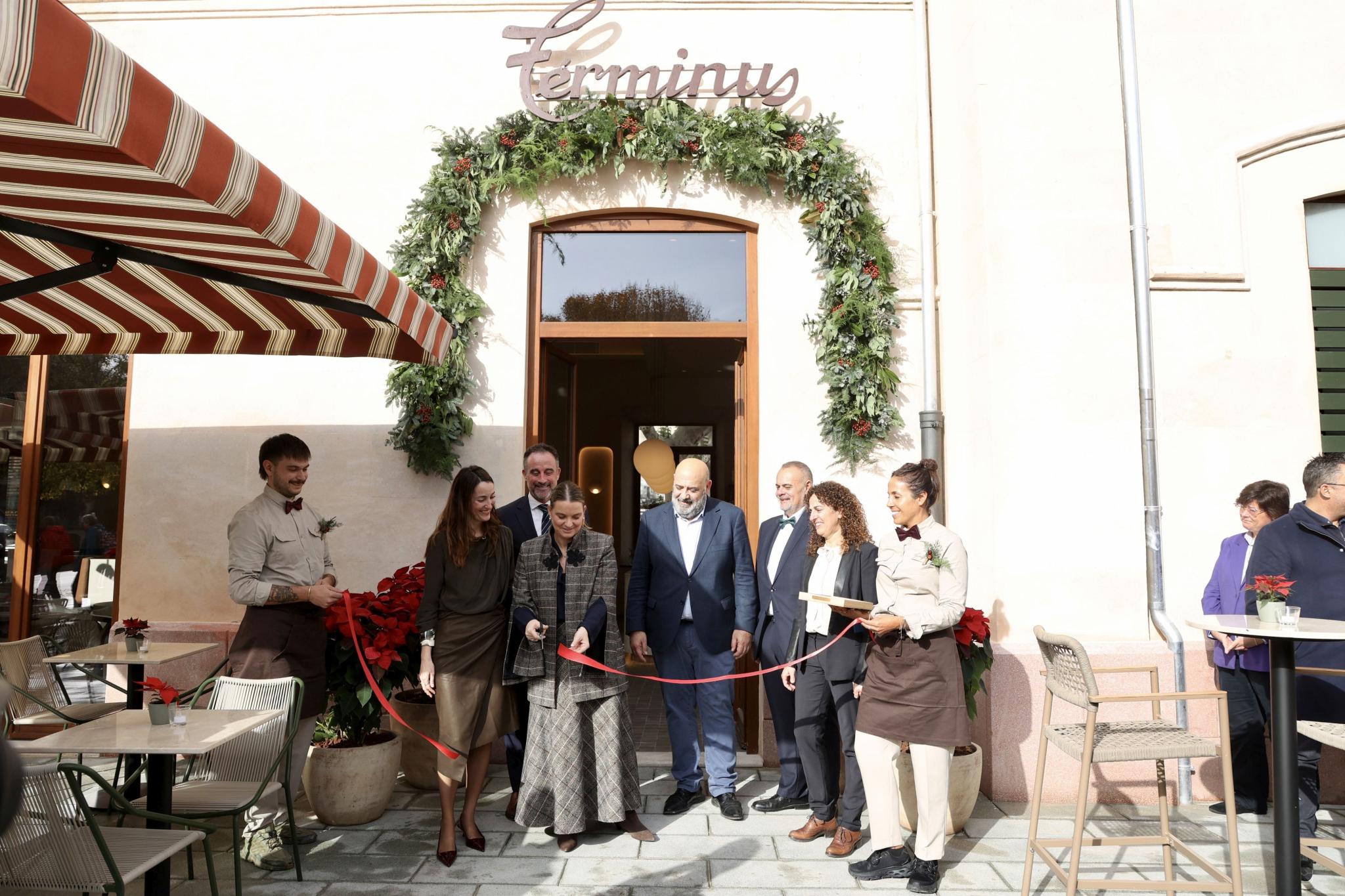 Renovierungsaktion: Dieses Hinguckergebäude an der Plaça d’Espanya in Palma wurde auf Hochglanz gebracht