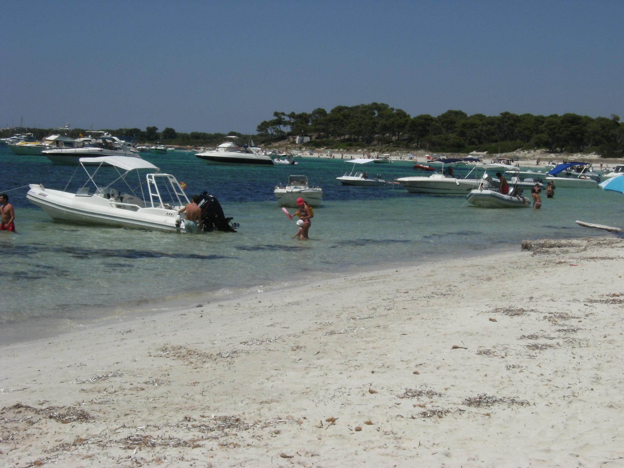 Überwachungskameras, Eklat auf Boot: Gericht weist extrem eifersüchtige Frau auf Mallorca in die Schranken