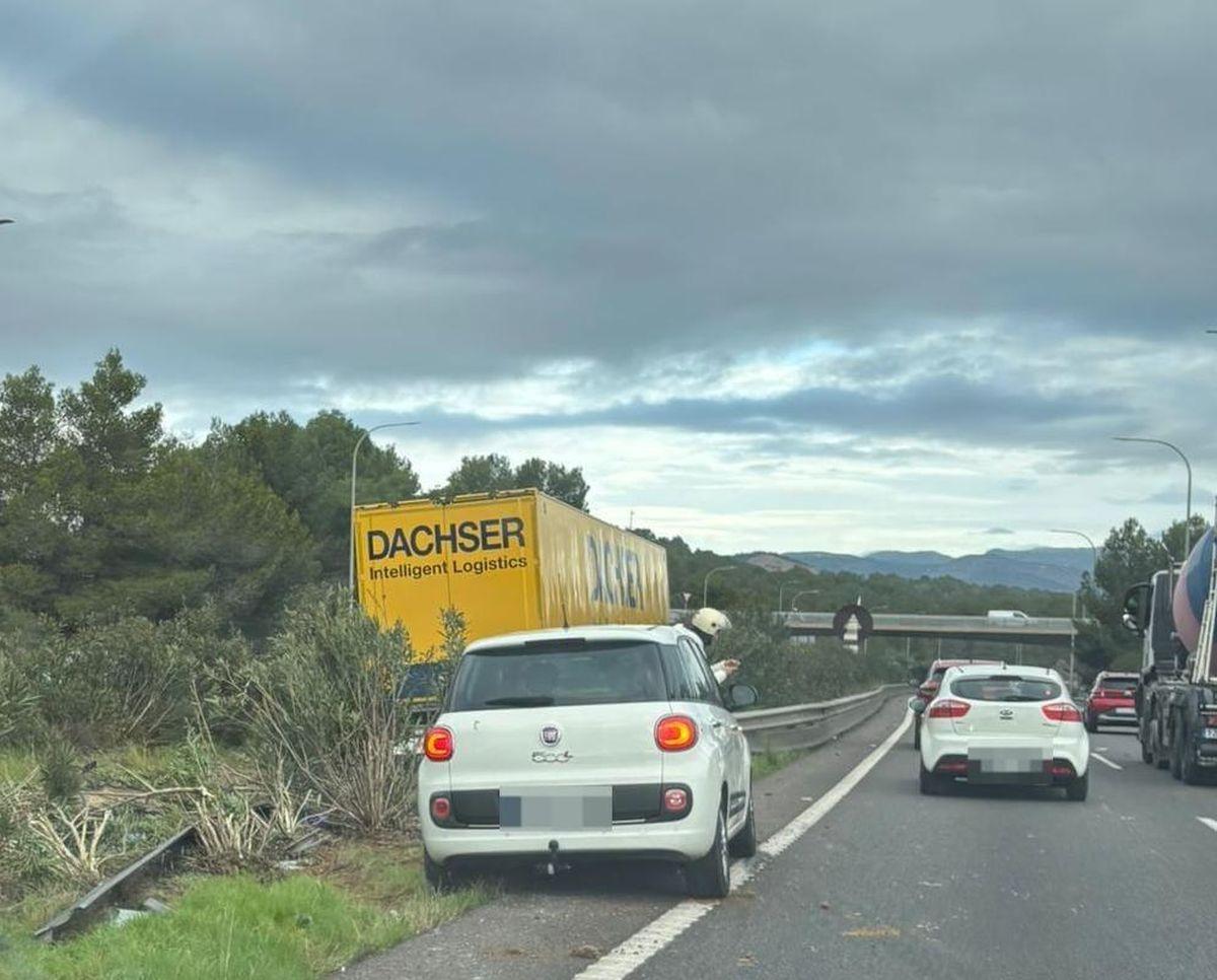 Acht Mal so viel Alkohol wie erlaubt: Lkw sorgt nach Crash für Riesen-Stau auf Mallorca-Autobahn