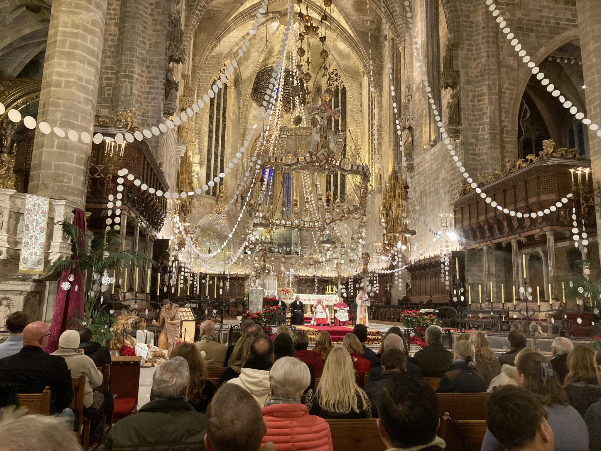 „Einfach schön, weil schlicht“: Viele Besucher im deutschsprachigen Weihnachtsgottesdienst in der Kathedrale