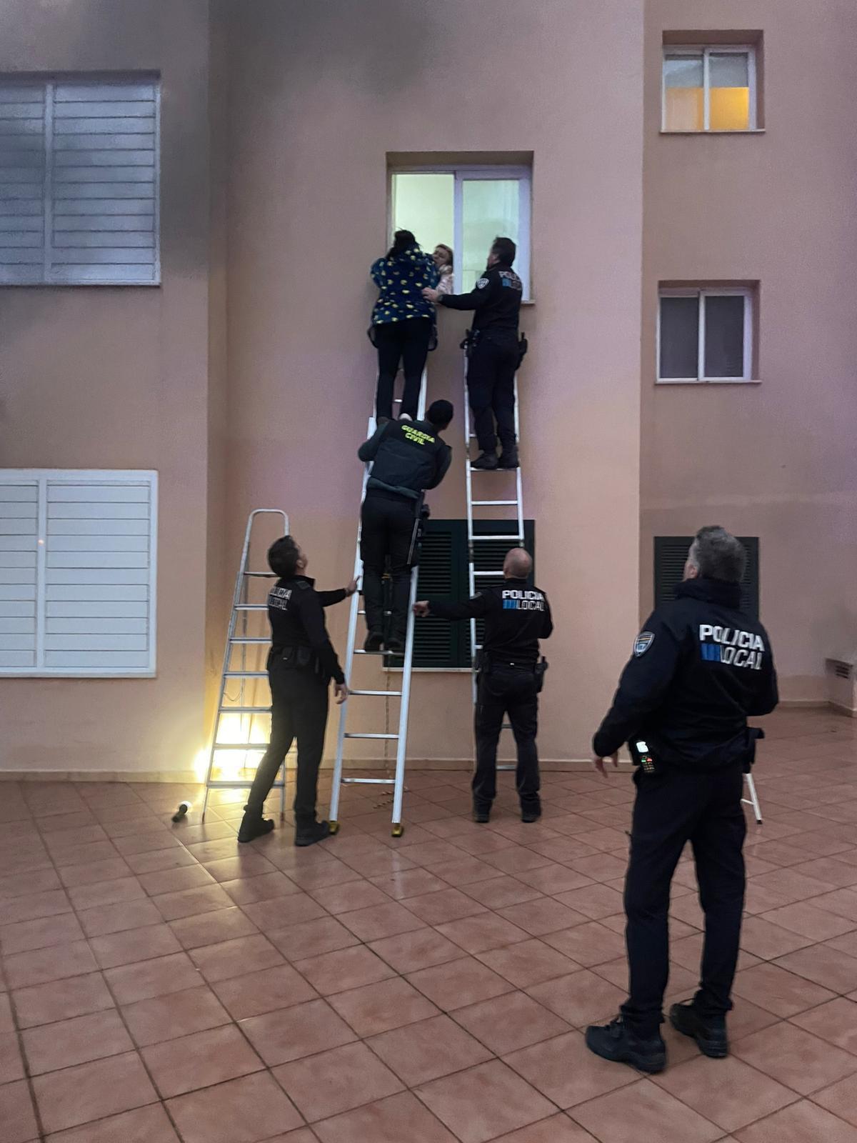 Feuer in sechsstöckigem Gebäude in beliebtem Touristenort auf Mallorca ausgebrochen