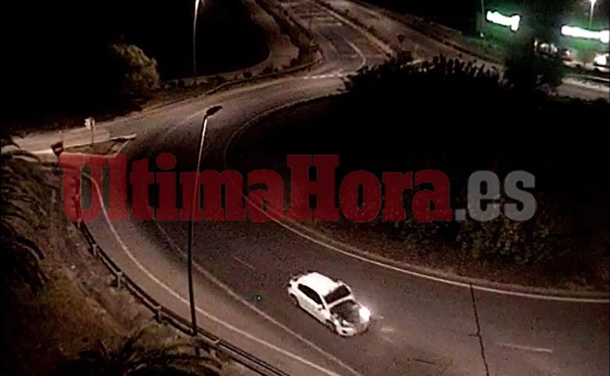 Mann fuhr 19 Kilometer mit offener Motorhaube auf Mallorca-Autobahn: Jetzt droht Knaststrafe!