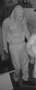 POL-HI: Gemeinsame Pressemeldung von Staatsanwaltschaft und Polizei – Öffentlichkeitsfahndung nach Überfall auf Wettbüro in Sarstedt