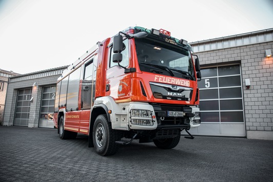 FFW Schwalmtal: Nachbarschaftliche Unterstützung bei Industriebrand in Viersen