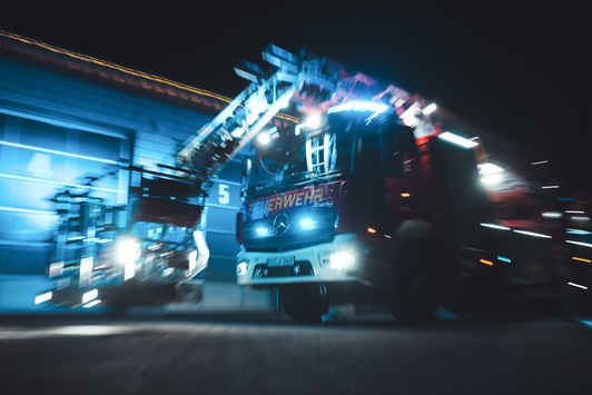 FFW Schwalmtal: Wohnungsbrand in leerstehendem Gebäude sorgt für umfangreichen Feuerwehreinsatz in Amern