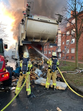 FW Bremerhaven: Brand eines Müllfahrzeugs in Geestemünde