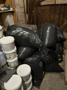 ZOLL-F: Lager für unversteuerte Tabakwaren aufgespürt – Frankfurter Zollfahndung vollstreckt Haftbefehle