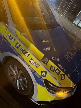 POL-STD: Unbekannte bekleben Streifenwagen in Heinbockel mit HSV-Stickern, Einbrecher in Buxtehuder Friseursalon