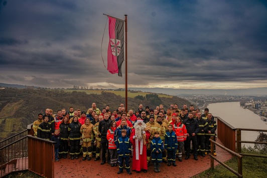 POL-PDKO: Gemeinsamer Weihnachtsgruß der Blaulichtfamilie