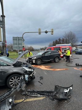 FW Weinheim: Wieder Verkehrsunfall auf der B38 Kreuzung Viernheimer Straße