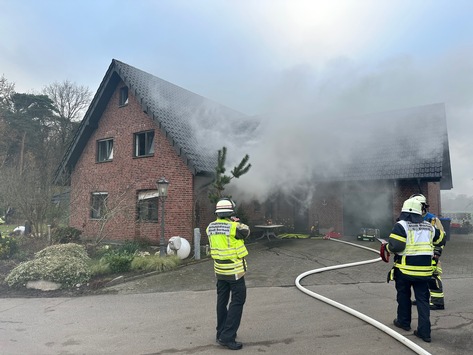 FW Bocholt: Küchenbrand im Ortsteil Barlo – Bewohner rechtzeitig in Sicherheit