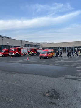FW Dinslaken: Unterstützung bei Großeinsatz
