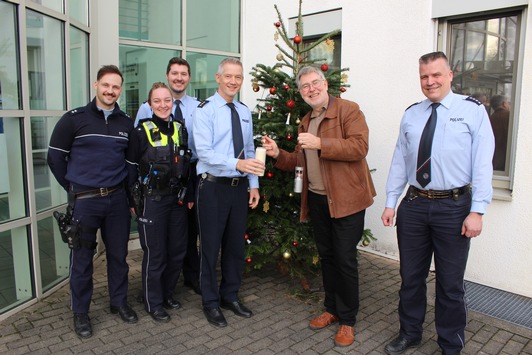 POL-RBK: Rhein.-Berg. Kreis – Gute Tradition seit 25 Jahren – Das Friedenslicht von Bethlehem ist da