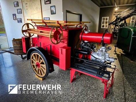 FW Bremerhaven: Historische Wachbesichtigung bei der Feuerwehr Bremerhaven