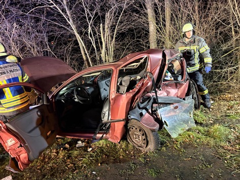 FW-WRN: Schwerer Verkehrsunfall auf der Nordlippestraße